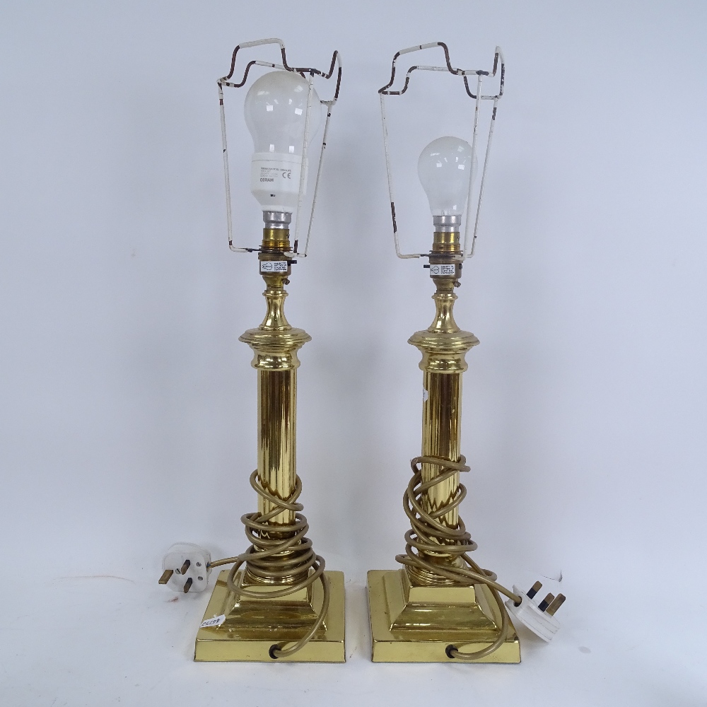 2 pairs of brass table lamps, and 2 other brass lamps (6) - Image 2 of 3