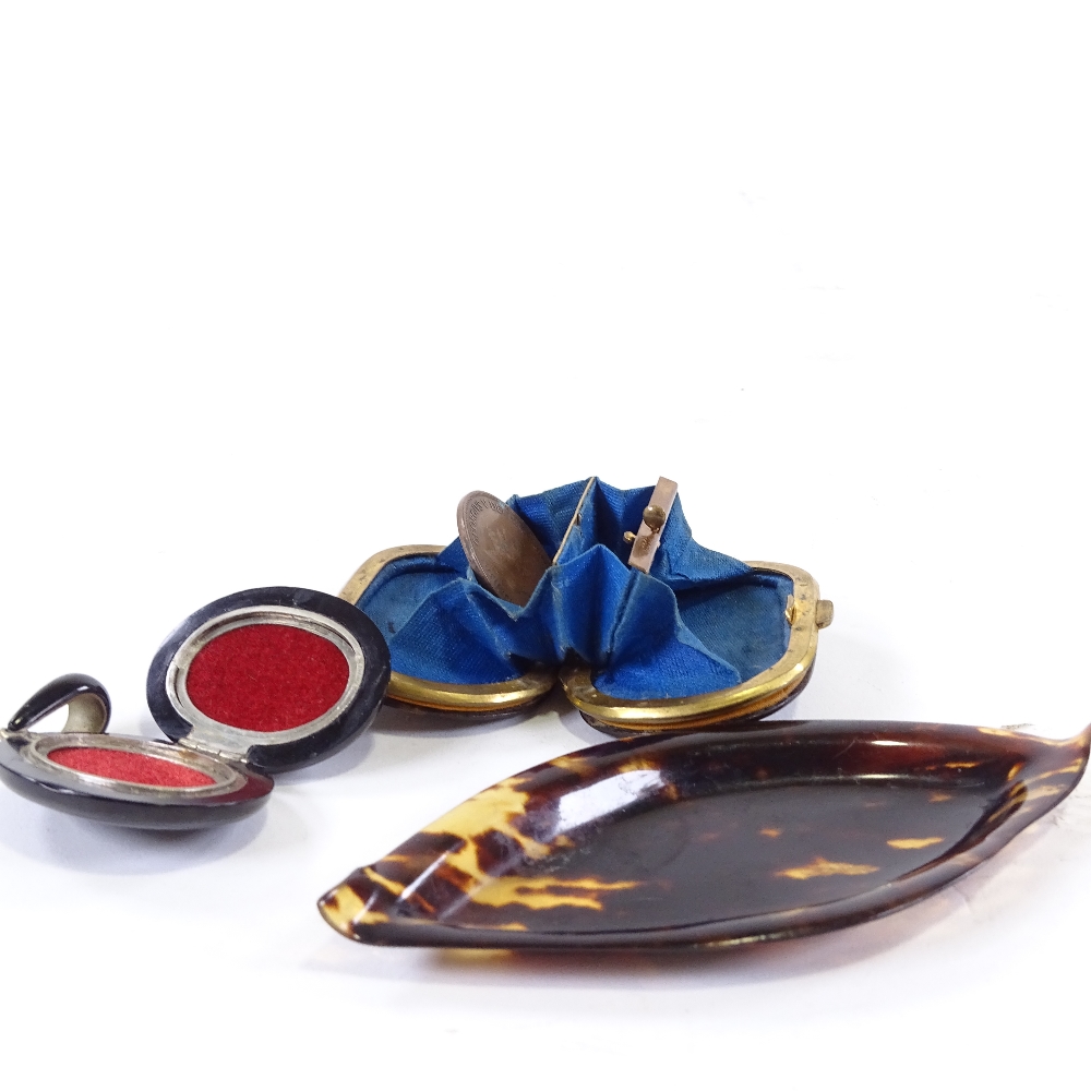 A small tortoishell purse, together with a tortoishell pendant locket and pin tray, tray length - Image 5 of 5