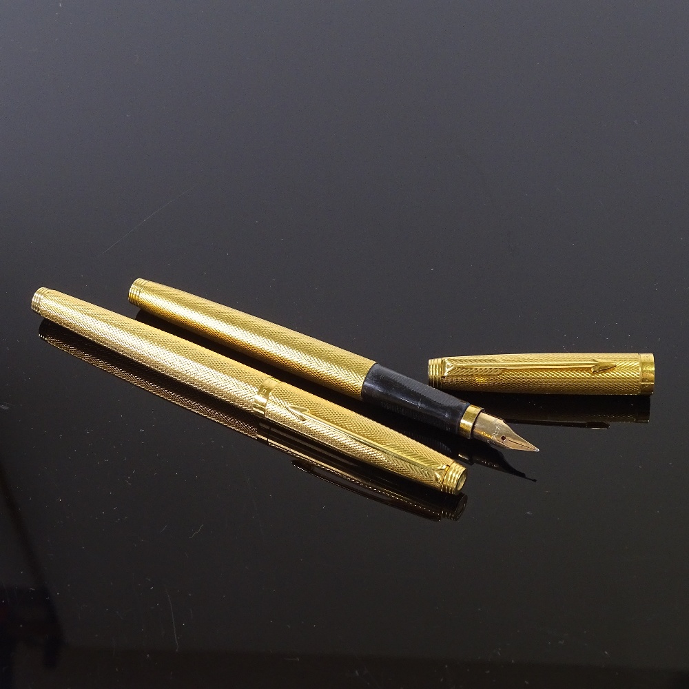 2 Parker fountain pens, engine turned gilt metal cases with 14ct gold nibs, overall length 13cm, (2) - Image 2 of 5