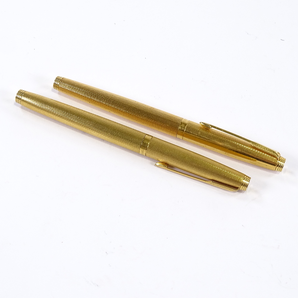 2 Parker fountain pens, engine turned gilt metal cases with 14ct gold nibs, overall length 13cm, (2) - Image 4 of 5