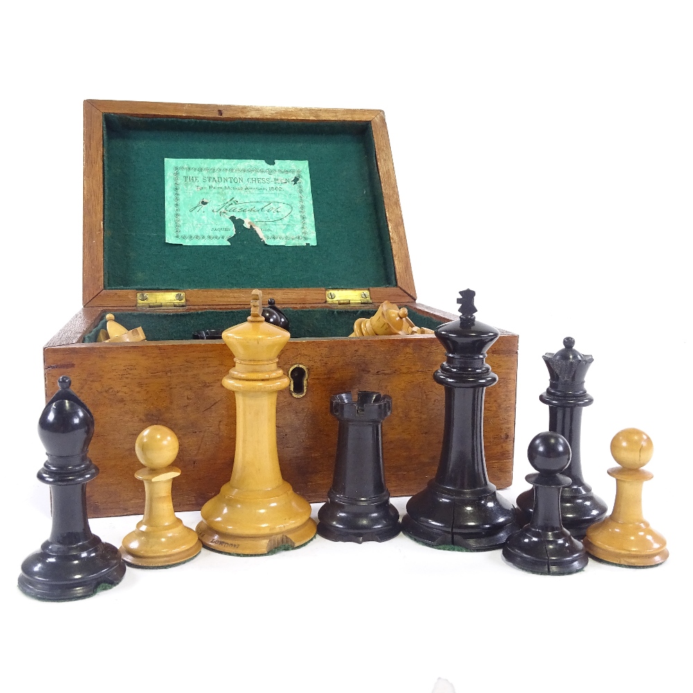 Jaques & Son Staunton pattern weighted chess set, in original mahogany box with original green - Image 4 of 5
