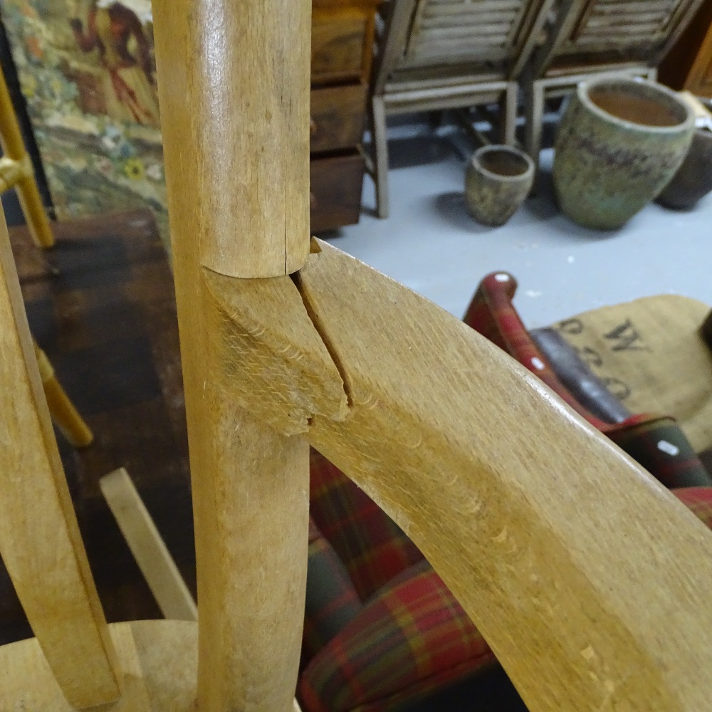 A modern beech Windsor kitchen rocking chair - Image 3 of 3