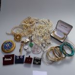 2 boxes of mixed costume jewellery, to include bangles, beads, necklaces, rings etc