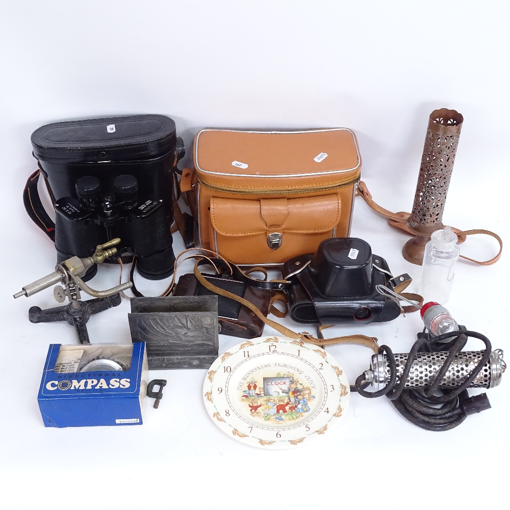 Various collectables, including novelty model heavy machine gun, Agfa Vintage camera, Optomax 10 x