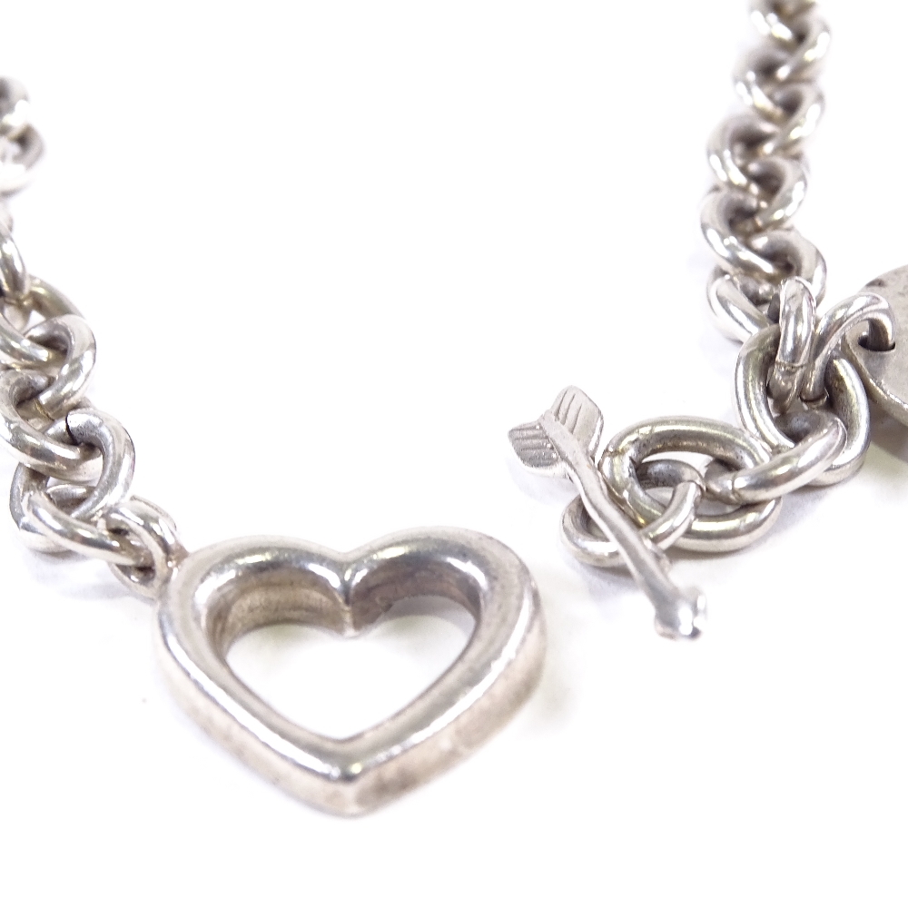 TIFFANY & CO - a 1994 Italian sterling silver arrow and heart clasp chain necklace, with Return to - Image 3 of 4