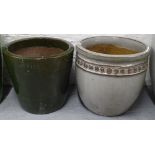 A green glazed garden pot, H40cm, and a cream glazed terracotta garden pot, H43cm (2)
