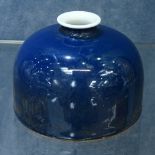 A Chinese blue glazed pot with 6 character mark, height 8cm