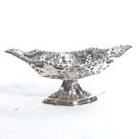 A pierced and embossed silver bon bon dish on stand, 3.6oz