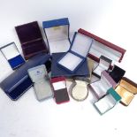 A quantity of empty jewellery boxes