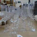 A set of 6 Bohemian crystal Champagne flutes, a set of 12 Champagne flutes, height 26cm, and 6 red