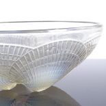 LALIQUE - Coquilles opalescent glass bowl, diameter 18.5cm, height 7.5cm Perfect condition