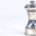 An Elizabeth II silver pepper mill, by Mappin & Webb, hallmarks Birmingham 1973, height 9cm