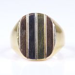 A late 20th century 18ct gold signet ring, 3-tone main panel, hallmarks Birmingham 1986, panel