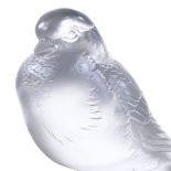 LALIQUE - Moineau Fier frosted glass bird sculpture, engraved signature, height 8cm Perfect