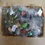 A quantity of plastic soldiers (boxful)