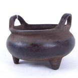 A Chinese bronze censer, 13.5cm diameter