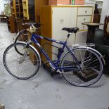 A Gents Raleigh Pioneer 160 touring bicycle, 26" wheels, 21 speed and helmet
