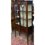 An Edwardian mahogany and satinwood-strung display cabinet, with 2 glazed and panelled doors, raised