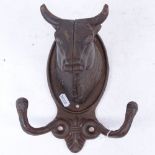 A Vintage cast-iron bull wall-hanging coat hanger, backplate height 26cm