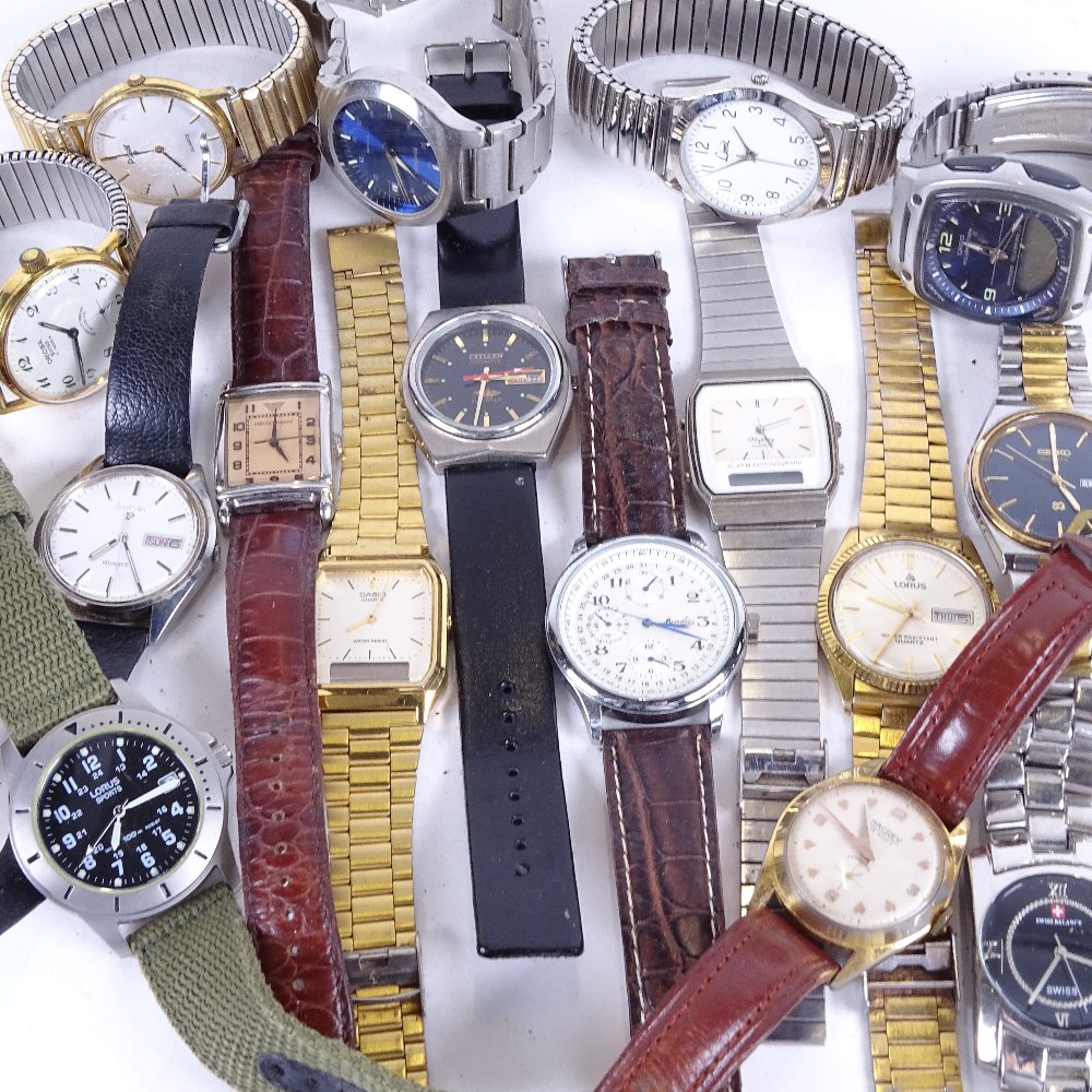 A collection of mixed gent's wristwatches, to include Lorus, Seiko etc