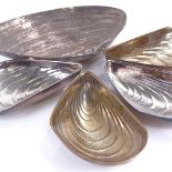An American sterling silver clam shell dish, by Wallace, model no. 4694, length 15.5cm, 2.5oz, and a