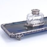 An Edwardian polished blue agate and silver inkwell desk stand, with removable cut-glass silver-