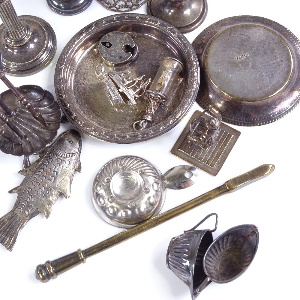 A collection of miniature doll's house silver and plated items, including a fire companion set on - Image 3 of 3