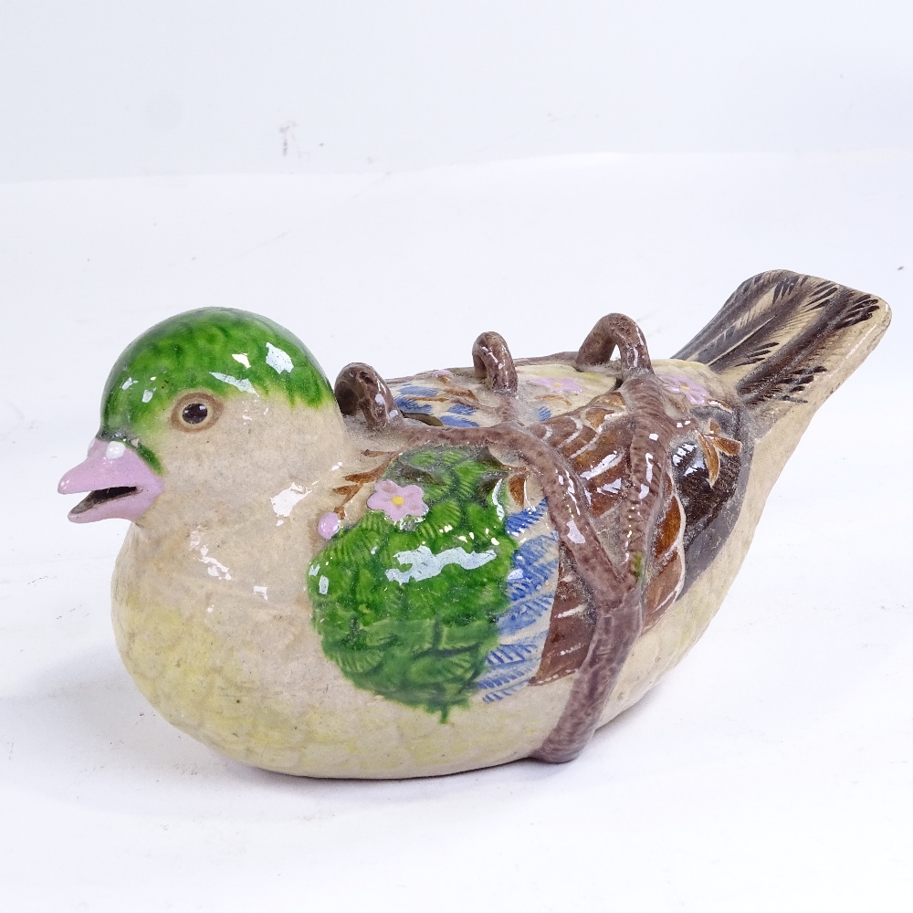 A Japanese porcelain teapot in the form of a bird, length 18cm