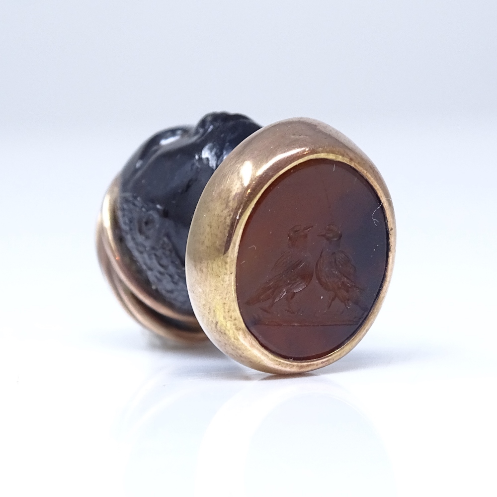 A 19th century banded agate figural Blackamoor seal fob, unmarked rose gold mounts with cabochon - Image 4 of 5