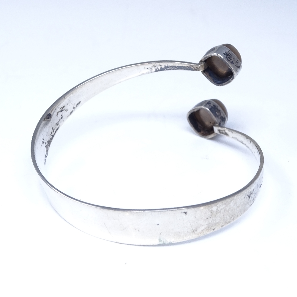 A Gert Thysell for Gussi Swedish silver and smoky quartz modernist torque bangle, each terminal - Image 3 of 5