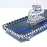 An Edwardian polished blue agate and silver inkwell desk stand, with removable cut-glass silver-