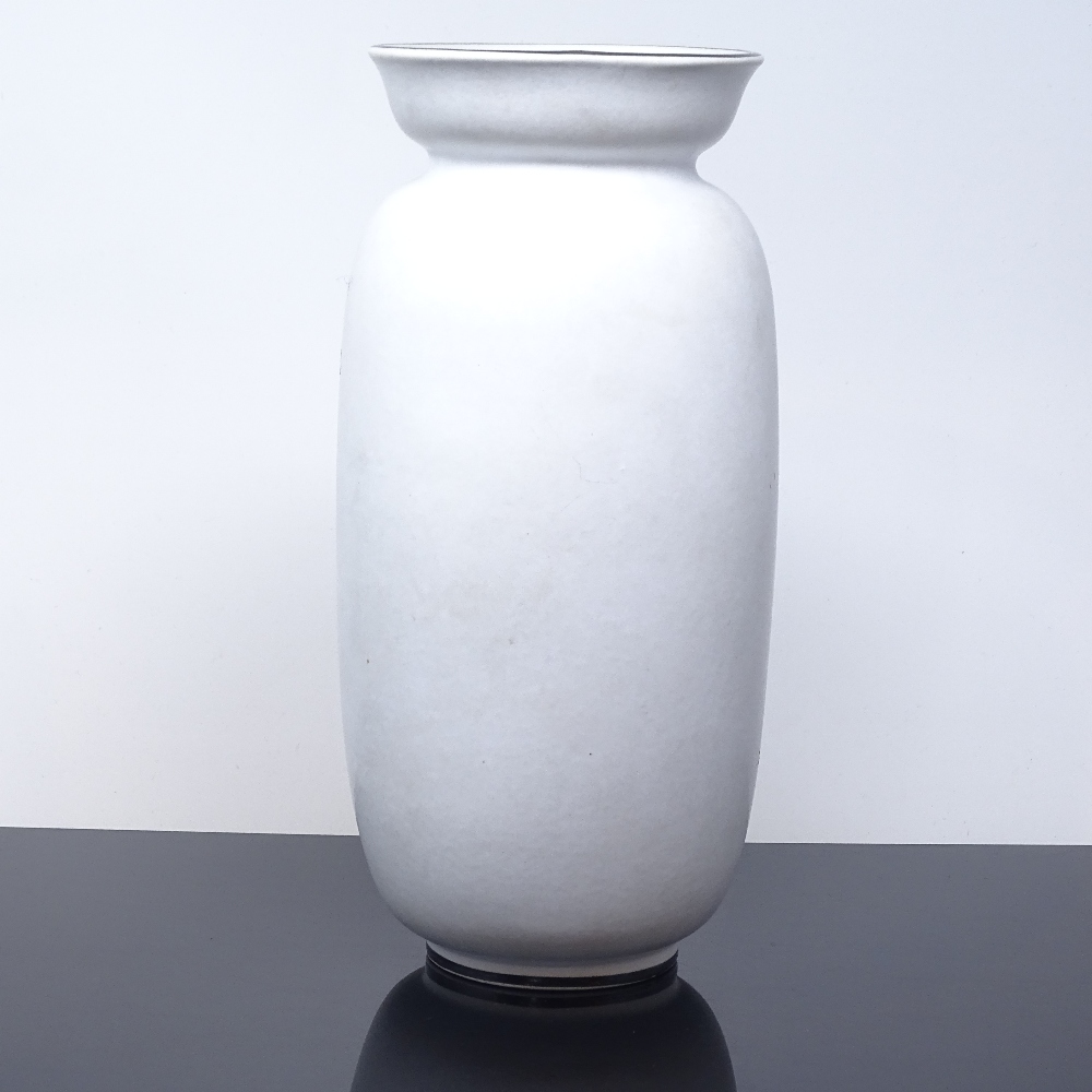 STIG LINDBERG FOR GUSTAVSBERG - a mid-century Swedish white glaze stoneware Grazia vase, circa - Image 4 of 5