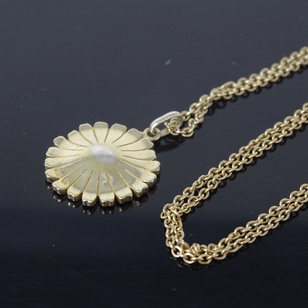 SCROUPLES - a Vintage Danish vermeil sterling silver Daisy pattern pendant necklace, pendant - Image 3 of 5