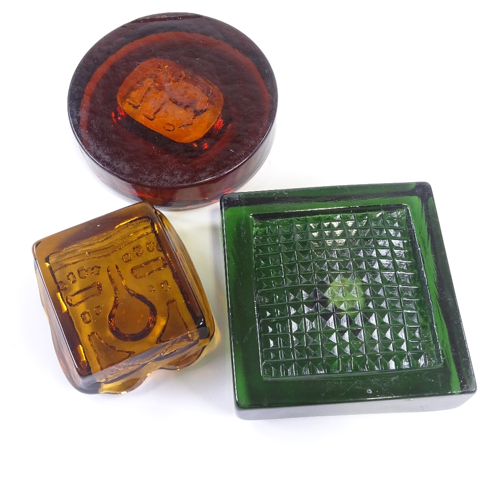 ERIK HOGLUND FOR PUKEBERG - 2 Vintage Swedish pressed amber glass paperweight sculptures, and a - Image 5 of 5