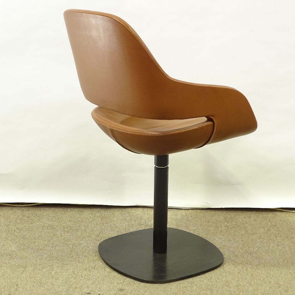 ORA-ITO FOR ZANOTTA - a modernist Eva pedestal swivel chair, brown leather upholstery with varnished - Image 3 of 5