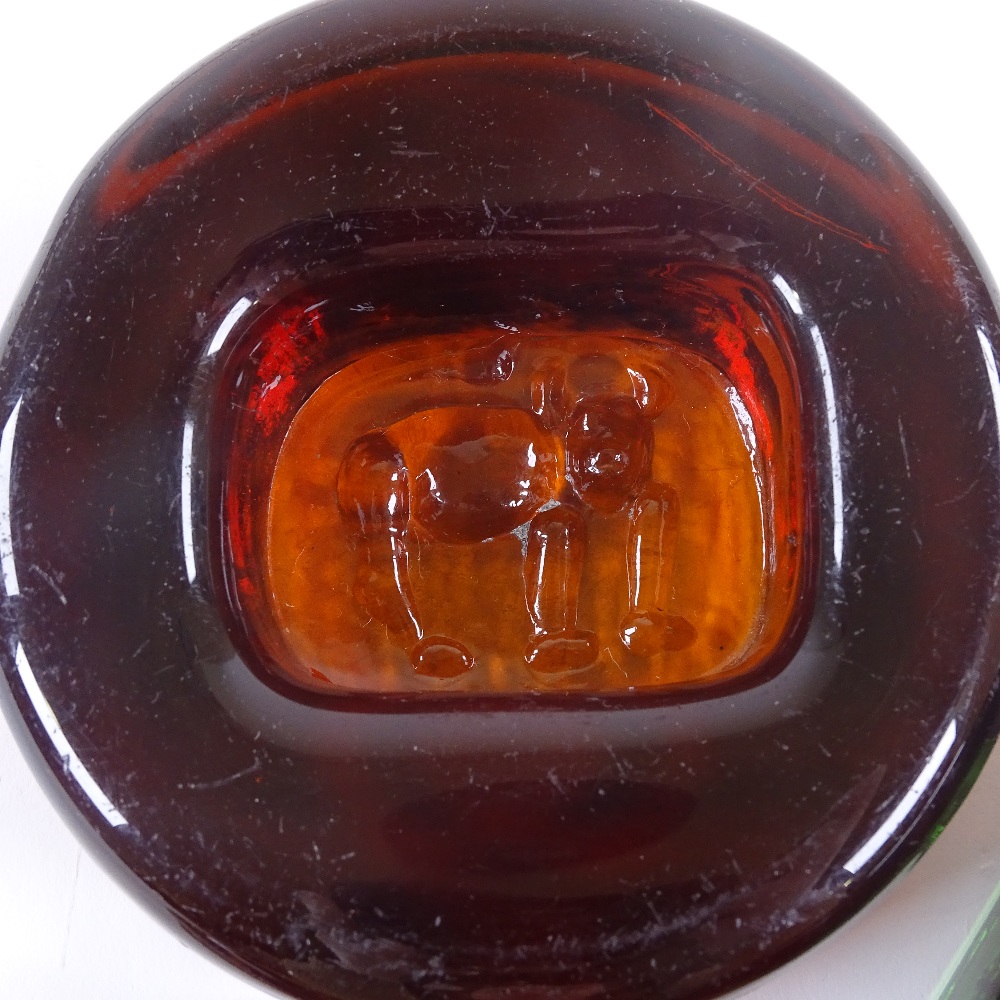 ERIK HOGLUND FOR PUKEBERG - 2 Vintage Swedish pressed amber glass paperweight sculptures, and a - Image 3 of 5