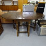 An oak drop leaf gateleg table, W90cm, H73cm