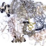 A tray of mixed costume jewellery