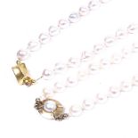 2 single-strand pearl necklaces, both having 14ct gold clasps, length 50cm