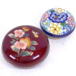 2 Chinese cloisonne enamel pots and covers, largest diameter 10cm (2)