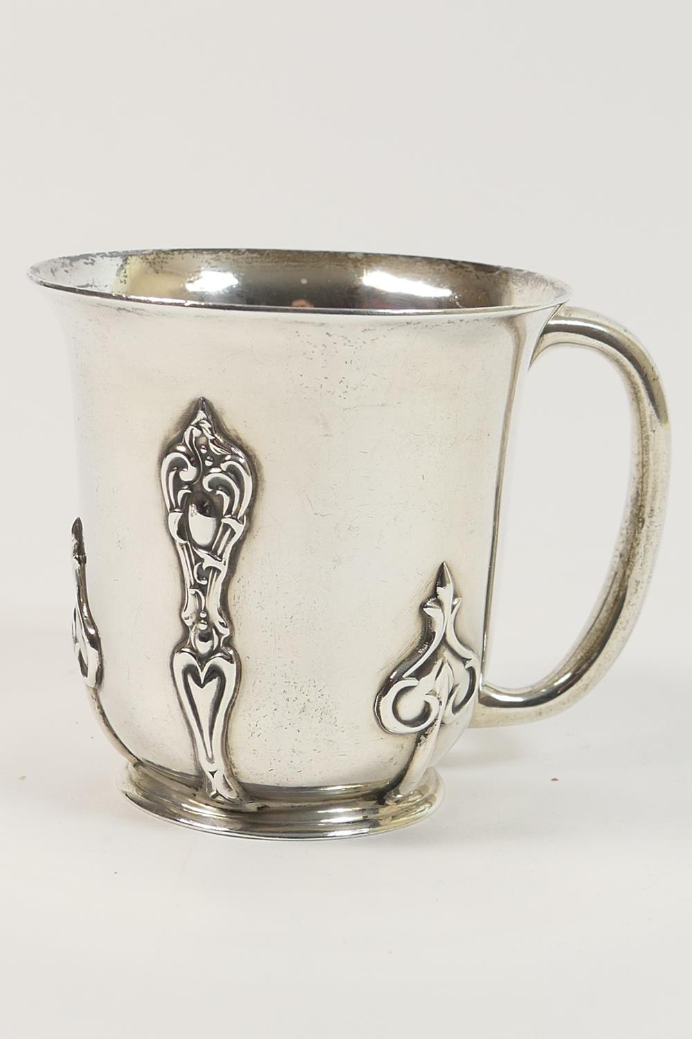 George V silver tankard, London 1918, with flared rim and a body embellished with vertilinear forms,