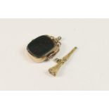 Victorian cornelian and bloodstone swivel fob, mounted in 9ct gold, 32mm; also a Victorian gold