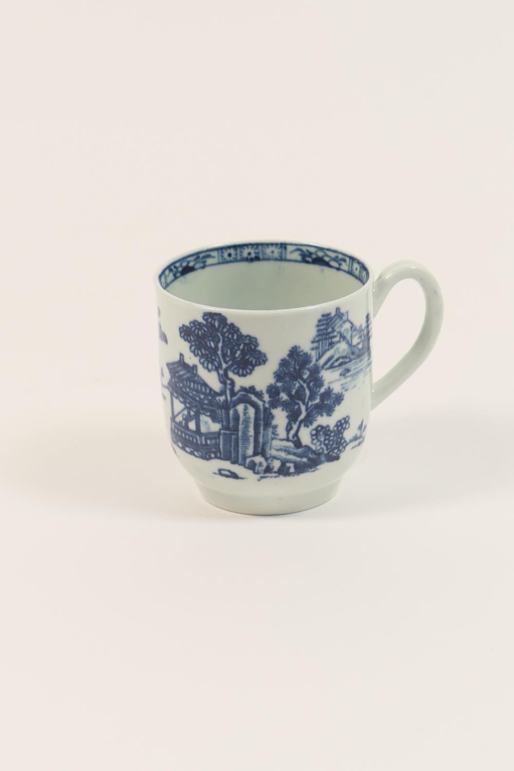 Worcester blue and white printed porcelain cup, circa 1770, decorated in the Man in a pavilion