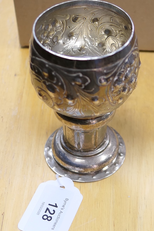 Edwardian silver chalice, Chester 1901, in Arts and Crafts style, the U-shaped bowl decorated with - Image 2 of 4