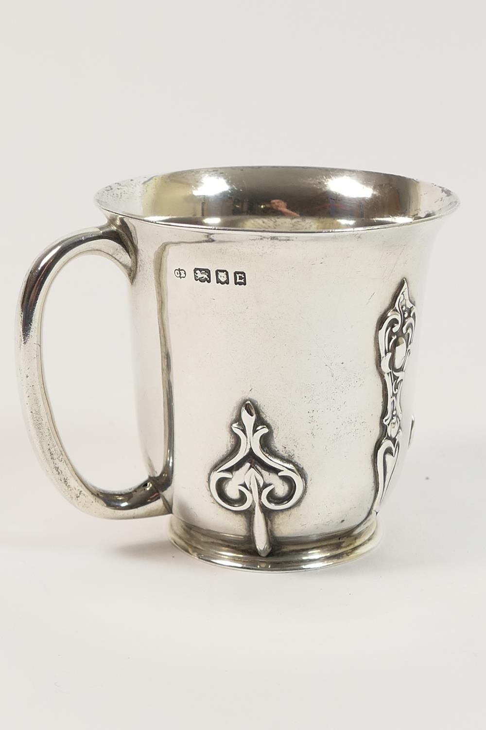 George V silver tankard, London 1918, with flared rim and a body embellished with vertilinear forms, - Image 2 of 2