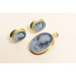 Suite of 18ct gold mounted cameo jewellery, comprising oval pendant, moulded with a profile of a