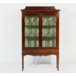 Edwardian mahogany and inlaid display cabinet, circa 1900-10, having two astragal glazed doors