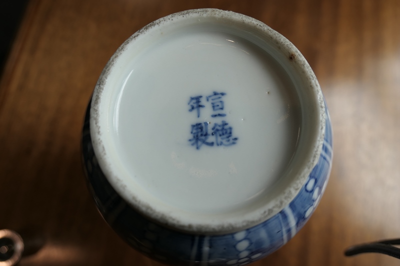 Chinese blue and white bottle vase, late 19th Century or early 20th Century, decorated with flying - Image 3 of 5