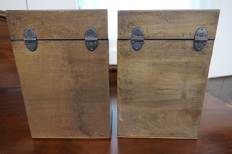 Pair of George III mahogany knife boxes, circa 1800, traditional sloping form, complete with - Image 8 of 12