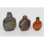 Chinese blue moss agate hardstone snuff bottle, with replacement stopper, 7.5cm; also a rouge moss